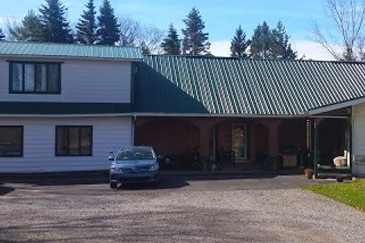 Eddie's Salmon River Lodge