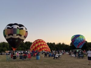 Heißluftballons bei „Balloons Under the Moon“