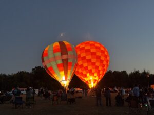leuchtende Heißluftballons